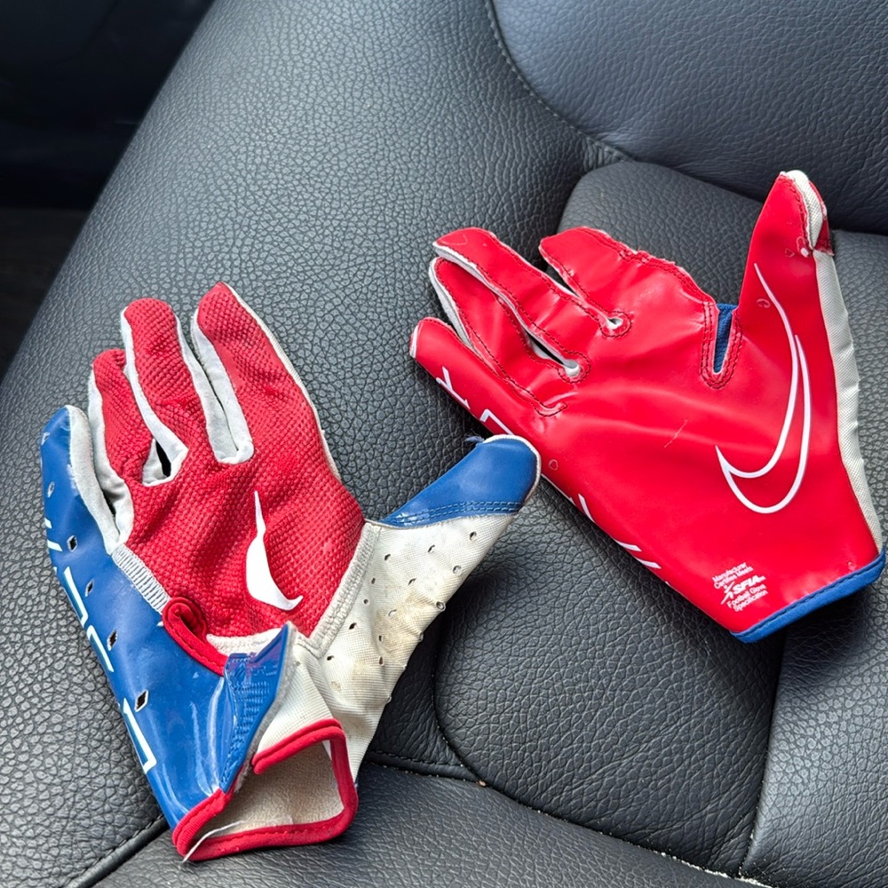 Nike football gloves sz m